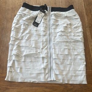 New BCBG Ruffle Pencil Skirt Ivory Cream Straighted Tiered Exposed Zipper Front
